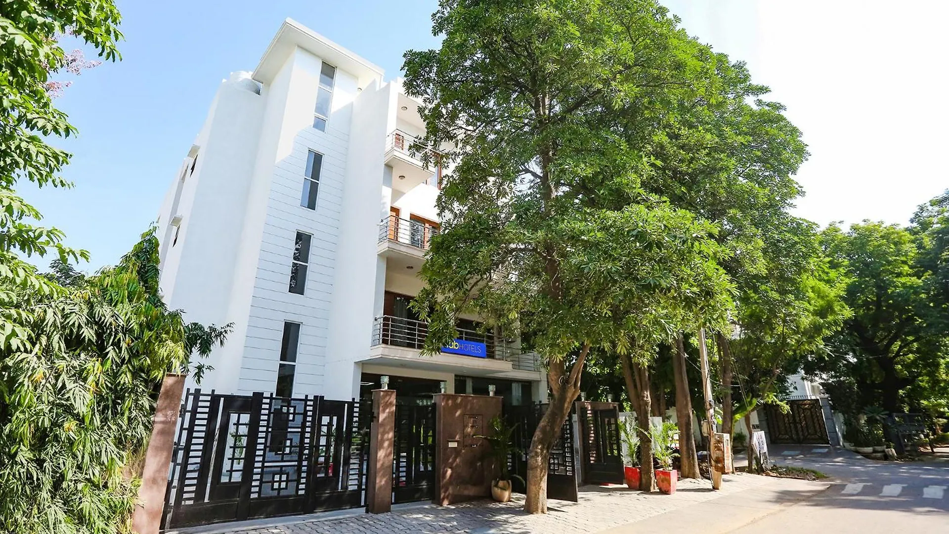 Hotel Fabhotel New Journey Hospitality Gurgaon